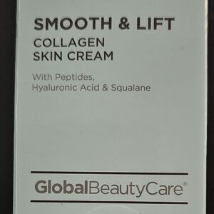 White Moisturizer with Peptides and Hyaluronic Acid